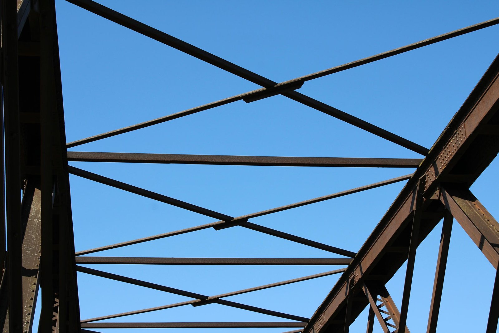 Sway bracing and upper lateral bracing, north span